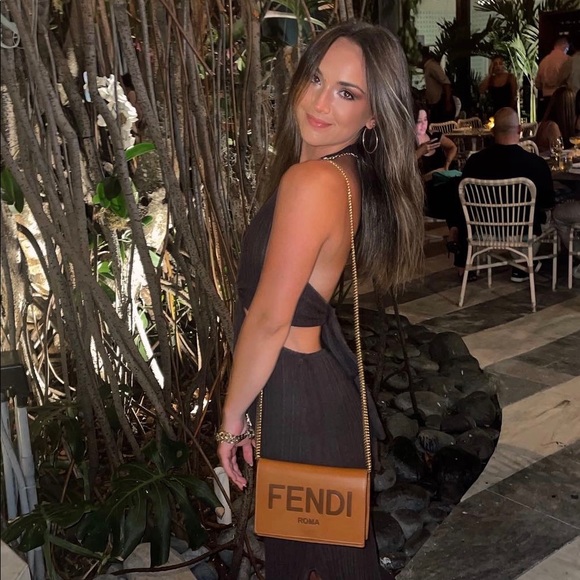 Meet your Posher, Taylor - Picture 4 of 6